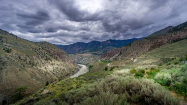 Fraser Kanyonu ve Kanada 'daki Lillooet yakınlarındaki 99. karayolu üzerinde kötü hava var.
