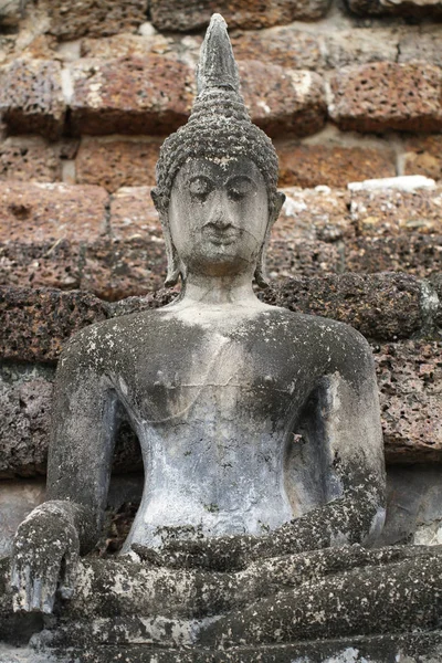 700 Χρόνια Παλιό Αρχαίο Πέτρινο Άγαλμα Του Βούδα Στην Unsymmetry — Φωτογραφία Αρχείου
