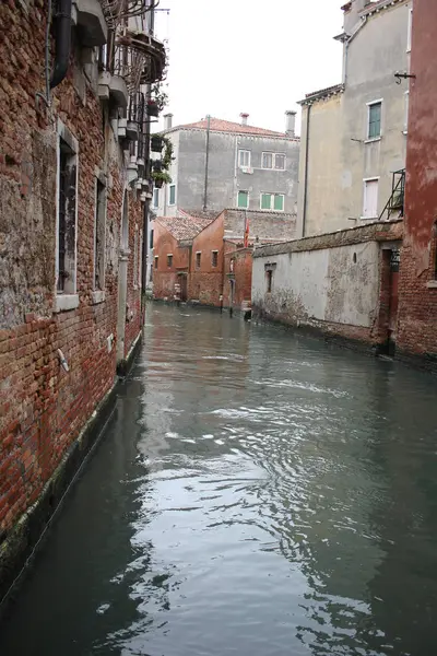 Antico Edificio Circondato Acqua Venezia Sul Canale Stile Vita Italia — Foto Stock