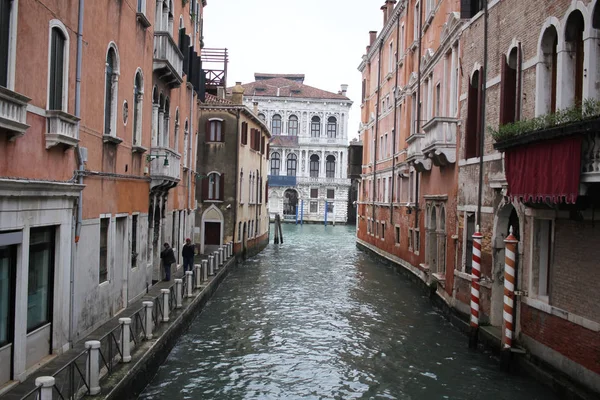 Antike Gebäude Umgeben Mit Wasser Venedig Kanal Lebensstil Italien Schifffahrt — Stockfoto