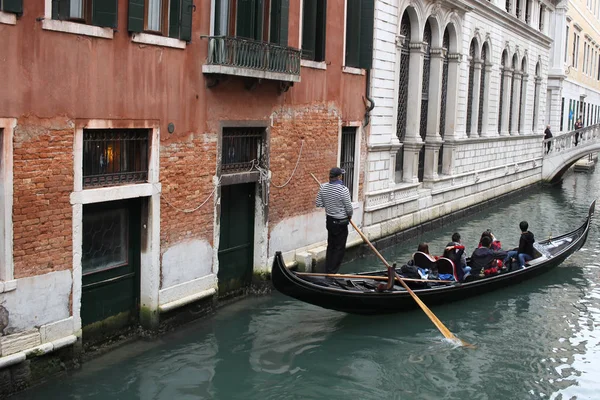 Turismo Cinese Barca Vela Viaggiare Gondola Canal Grande Venezia Circostante — Foto Stock