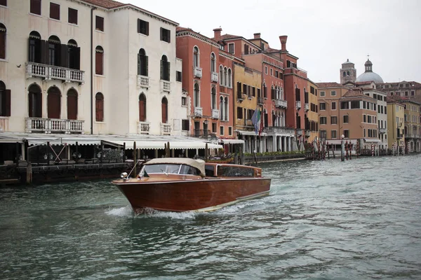 Taksi Yelken Seyahat Grand Canal Venedik Talya Antik Çekici Bina — Stok fotoğraf