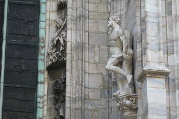 Csodálatos Emberi Szobor Előtt Duomo Milano Mistery Vonal Fej Szobor — Stock Fotó