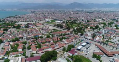 Fethiye şehrin havadan görünümü. Türkiye, 4k.