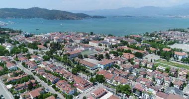 Fethiye şehrin havadan görünümü. Türkiye, 4k.