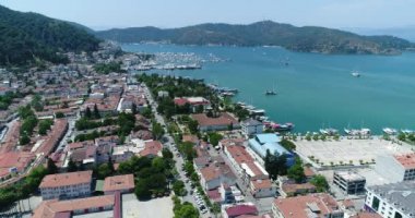 Fethiye şehrin havadan görünümü. Türkiye, 4k.