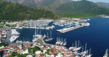 Havadan görünümü. Marmaris Limanı - Türkiye, 4k'tatil beldesi.