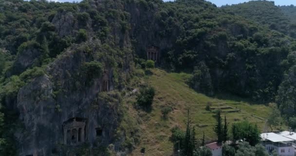 Εναέρια Αρχαία Περίτεχνους Τάφους Rock Cut Φετιγιέ Τουρκία Φωτογραφική Μηχανή — Αρχείο Βίντεο