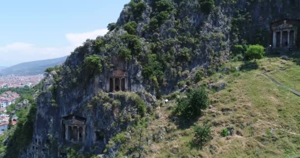 Εναέρια Αρχαία Περίτεχνους Τάφους Rock Cut Φετιγιέ Τουρκία Φωτογραφική Μηχανή — Αρχείο Βίντεο