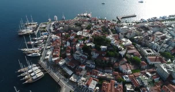 Havadan görünümü. Marmaris - Türkiye'de, 4k resort şehrin eski kısmı.