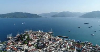 Havadan görünümü. Marmaris - Türkiye'de, 4k resort şehrin eski kısmı.
