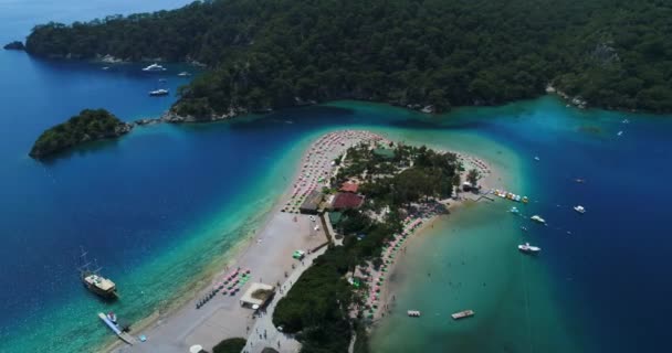 Luchtfoto Vliegen Boven Oludeniz Strand Mooiste Baai Met Kristalhelder Water — Stockvideo