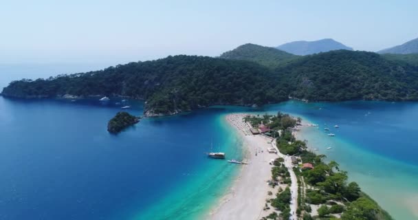 Oludeniz 海滩上空飞行 美丽的海湾与水晶水 土耳其 — 图库视频影像