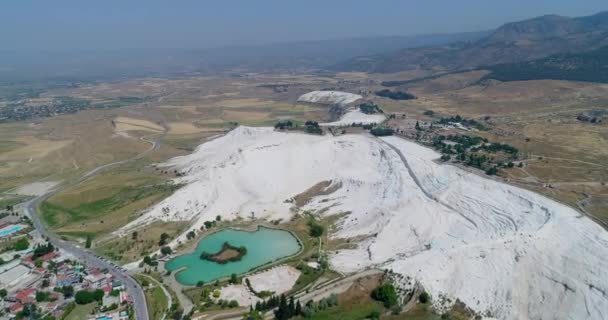 Aéreo Pamukkale Famosa Brilhante Travertinos Calcita Branca Penhasco Turquia — Vídeo de Stock