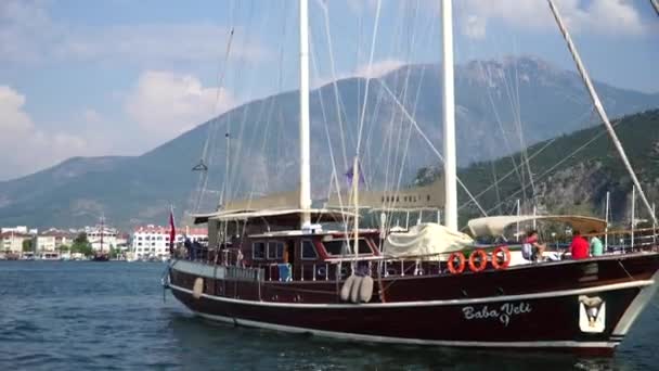 Grupo Personas Bailando Barco Puerto Fethiye Turquía Abril 2018 — Vídeos de Stock