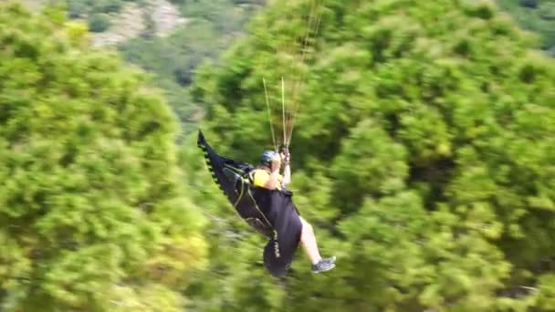 Piloto Parapente Aterrissando Orla Cidade Oludeniz Turquia Oludeniz Abril 2018 — Vídeo de Stock