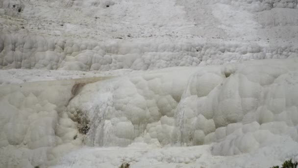 ヒエラポリス パムッカレ トルコ の美しい斜面に沿って実行される水 — ストック動画