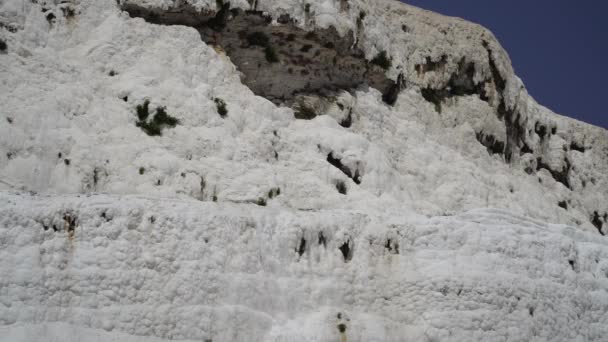 Agua Corre Largo Las Hermosas Laderas Pamukkale Turquía — Vídeos de Stock