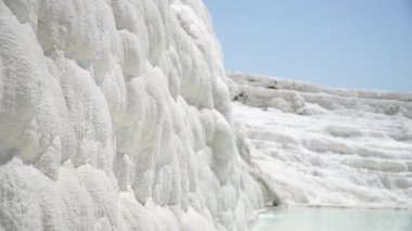 Pamukkale, Türkiye, 4 k güzel yamaçları suyla çalışıyor.