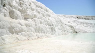 Pamukkale, Türkiye, 4 k güzel yamaçları suyla çalışıyor.