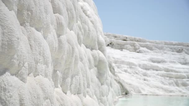 ヒエラポリス パムッカレ トルコ の美しい斜面に沿って実行される水 — ストック動画