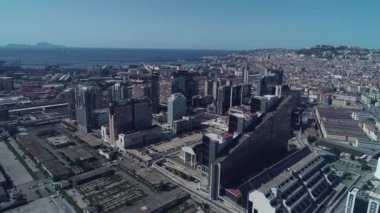 Drone görüntüleri. Napoli, İtalya iş bölgesi. Cityscape Downtown. 4k.