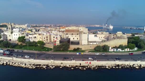 Drone Beelden Het Cruiseschip Komt Haven Van Bari Italië — Stockvideo