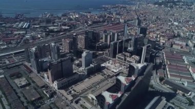 Drone görüntüleri. Napoli, İtalya iş bölgesi. Cityscape Downtown. 4k.