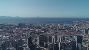 Drone görüntüleri. Napoli, İtalya iş bölgesi. Cityscape Downtown. 4k.