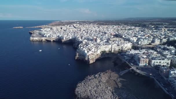 Drone Βίντεο Πολινιάνο Μια Πόλη Mare Στα Βράχια Απουλία Ιταλία — Αρχείο Βίντεο