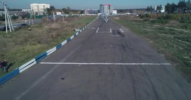 Luchtfoto Schot Drone Vliegt Auto Race Track Tijdens Race — Stockvideo