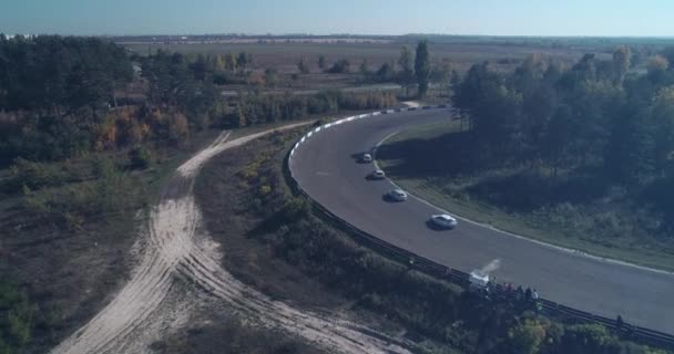 Disparo Aéreo Drone Voando Sobre Pista Corrida Carro Durante Corrida — Vídeo de Stock