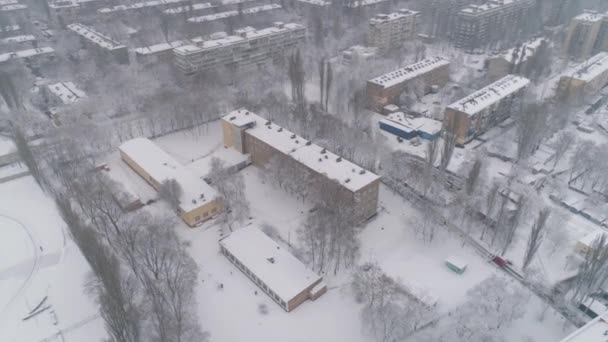 Letecký Pohled Bzukot Létá Nad Typickou Rezidenční Plochou Východní Evropě — Stock video