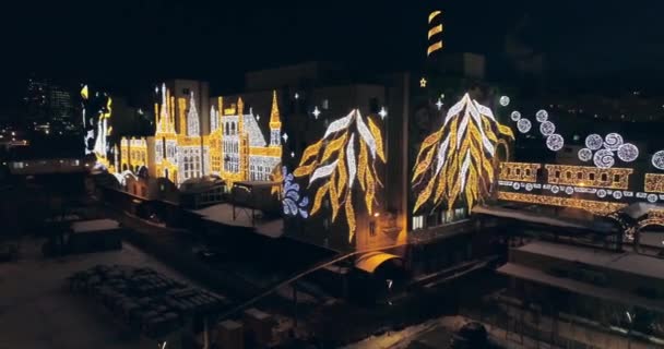 Drone Videó Karácsonyi Utcai Lámpák Díszítése Megvilágított Épület — Stock videók