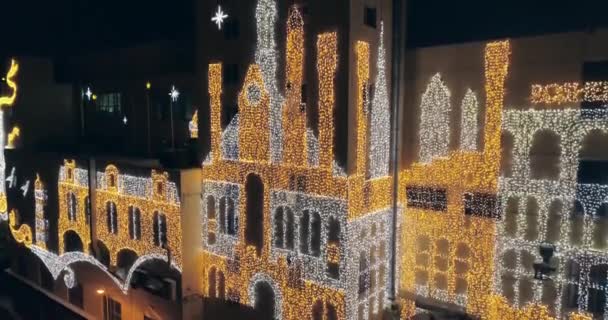 Drone Videosu Noel Sokak Işıkları Dekorasyon Işıklı Bina — Stok video