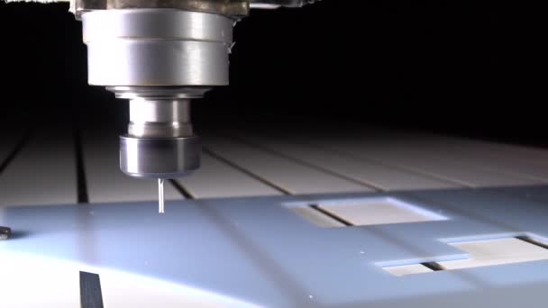 Slow Motion Freesmachine Maakt Plastic Onderdelen Frees Processen — Stockvideo