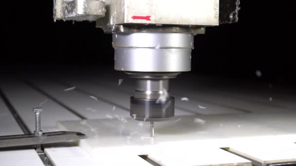 Slow Motion Freesmachine Maakt Plastic Onderdelen Frees Processen — Stockvideo