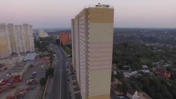 Widok Lotu Ptaka Strzał Drone Klasy Ekonomicznej Nowoczesnych Bloków Mieszkaniowych — Wideo stockowe