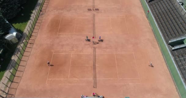 Tennisprofi Auf Dem Platz Luftaufnahme Von Oben — Stockvideo