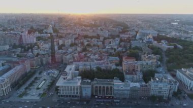 Hava. Kiev Bağımsızlık Meydanı | Kiev, Ukrayna. Şehir merkezi üzerinde uçmak.