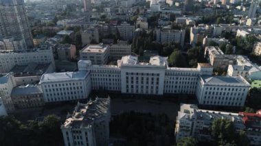 Hava. Başkanlık yönetim binası veya başkanlık ofisi. Kiev, Ukrayna. 4k
