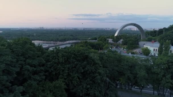 Nova Ponte Pedonal Kiev Ucrânia Voando Acima Centro Cidade — Vídeo de Stock