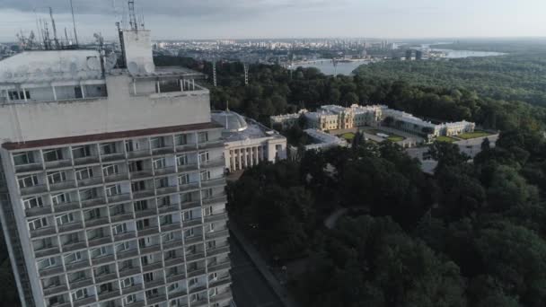 Luchtfoto Het Gebouw Van Het Oekraïense Parlement Kyiv Kiev Zonsopgang — Stockvideo