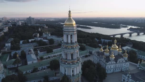 Aéreo Kiev Pechersk Lavra Igreja Ortodoxa Mosteiro Museu Nascer Sol — Vídeo de Stock