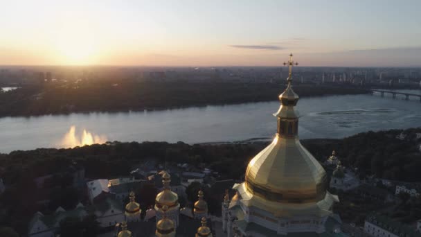 Aéreo Kiev Pechersk Lavra Igreja Ortodoxa Mosteiro Museu Nascer Sol — Vídeo de Stock