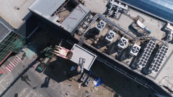 Αεροφωτογραφία Συστήματα Κλιματισμού Και Εξαερισμού Στην Οροφή Του Τεράστιου Εμπορικού — Αρχείο Βίντεο