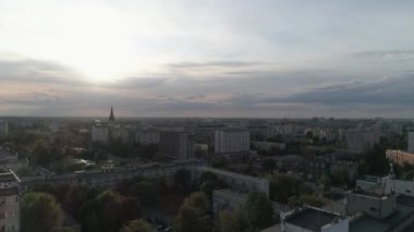 Wroclaw Şehir Panoraması. Yerleşim alanı. Havadan Görünüm. Polonya. 4k