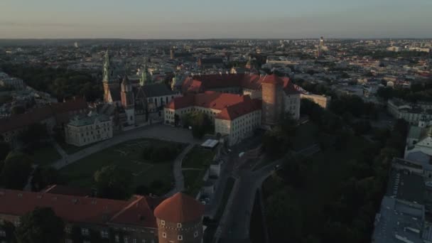 Vista Aérea Castillo Wawel Centro Histórico Cracovia Polonia Puesta Sol — Vídeo de stock