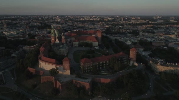 Vista Aérea Castillo Wawel Centro Histórico Cracovia Polonia Puesta Sol — Vídeos de Stock