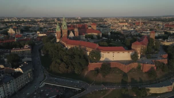 Havadan Görünüm Krakow Polonya Tarihi Merkezinde Wawel Kalesi Günbatımı — Stok video